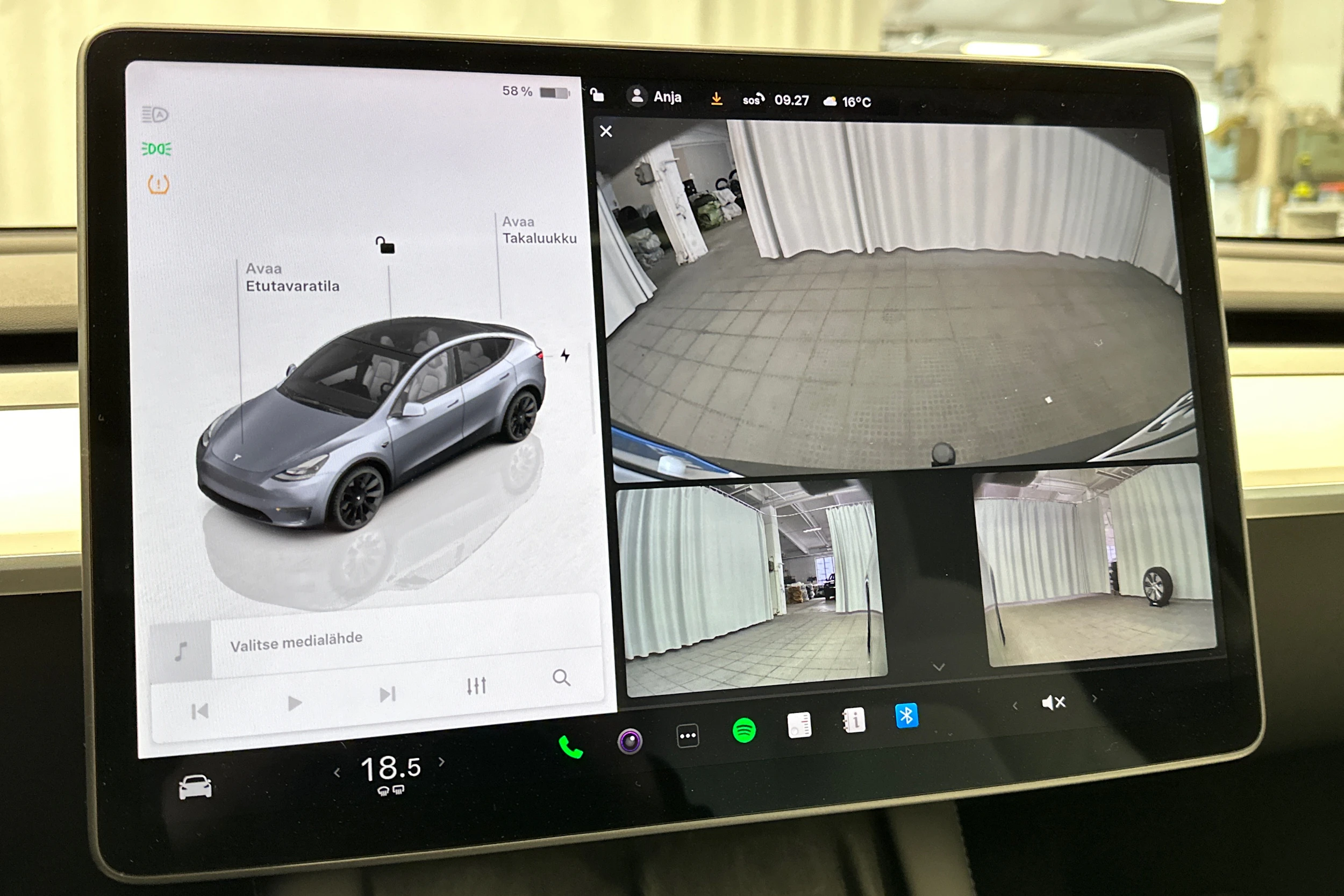 harmaa Tesla Model Y 2023 kuva 27.