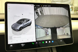 harmaa Tesla Model Y 2023 kuva 27.