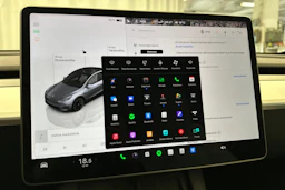 harmaa Tesla Model Y 2023 kuva 28.