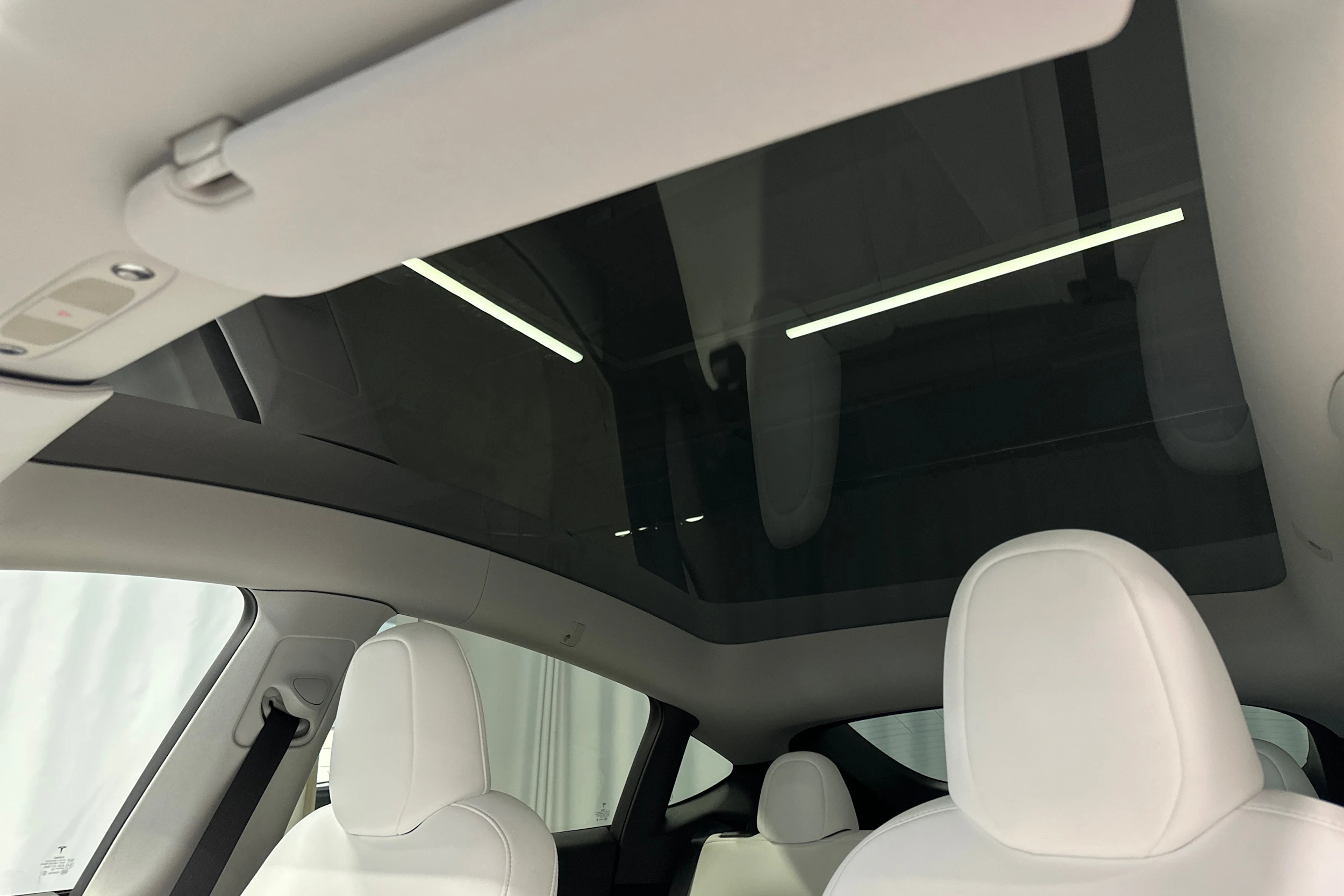 harmaa Tesla Model Y 2023 kuva 29.
