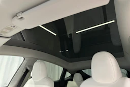 harmaa Tesla Model Y 2023 kuva 29.