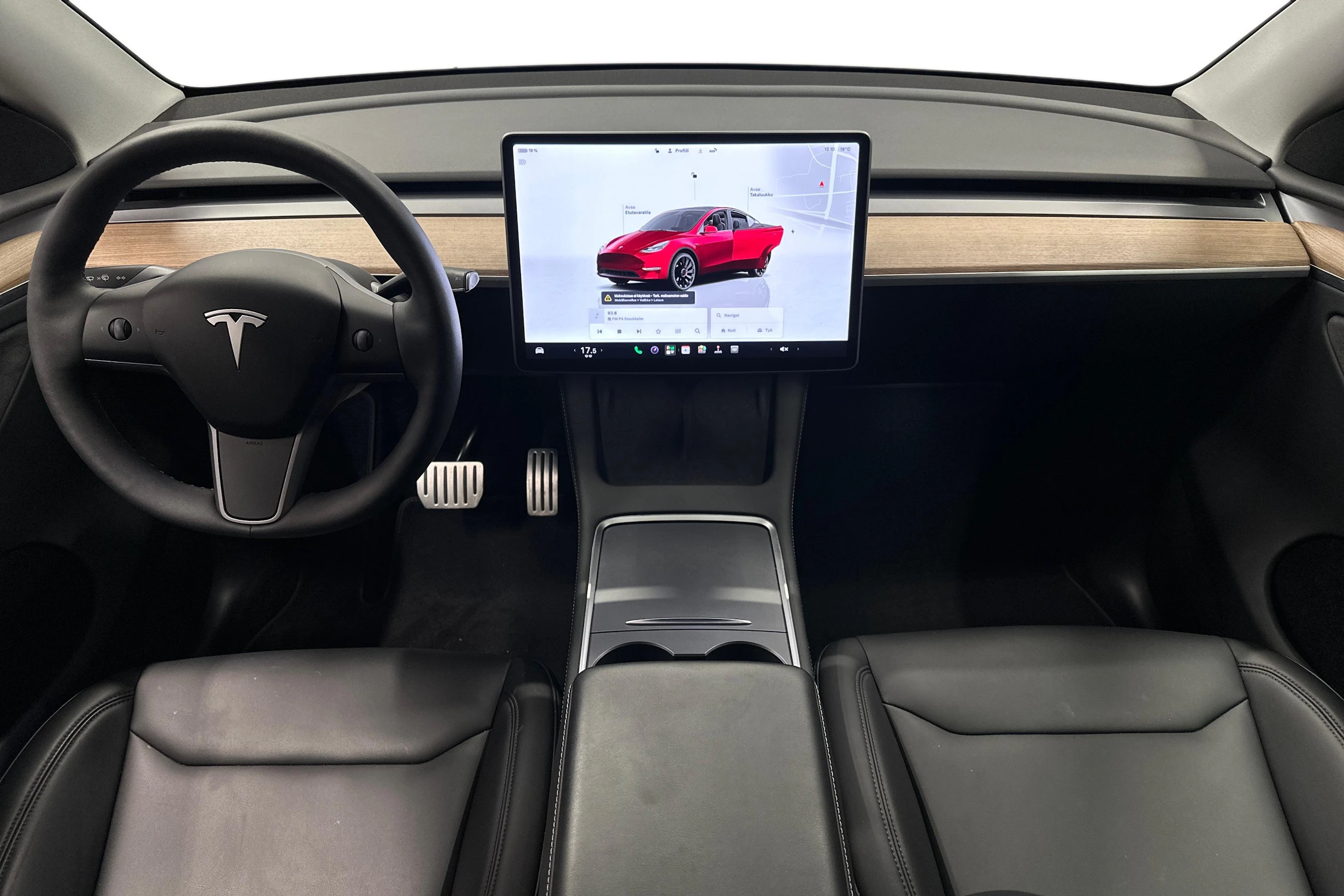 punainen Tesla Model Y 2023 kuva 9.