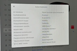 punainen Tesla Model Y 2023 kuva 19.