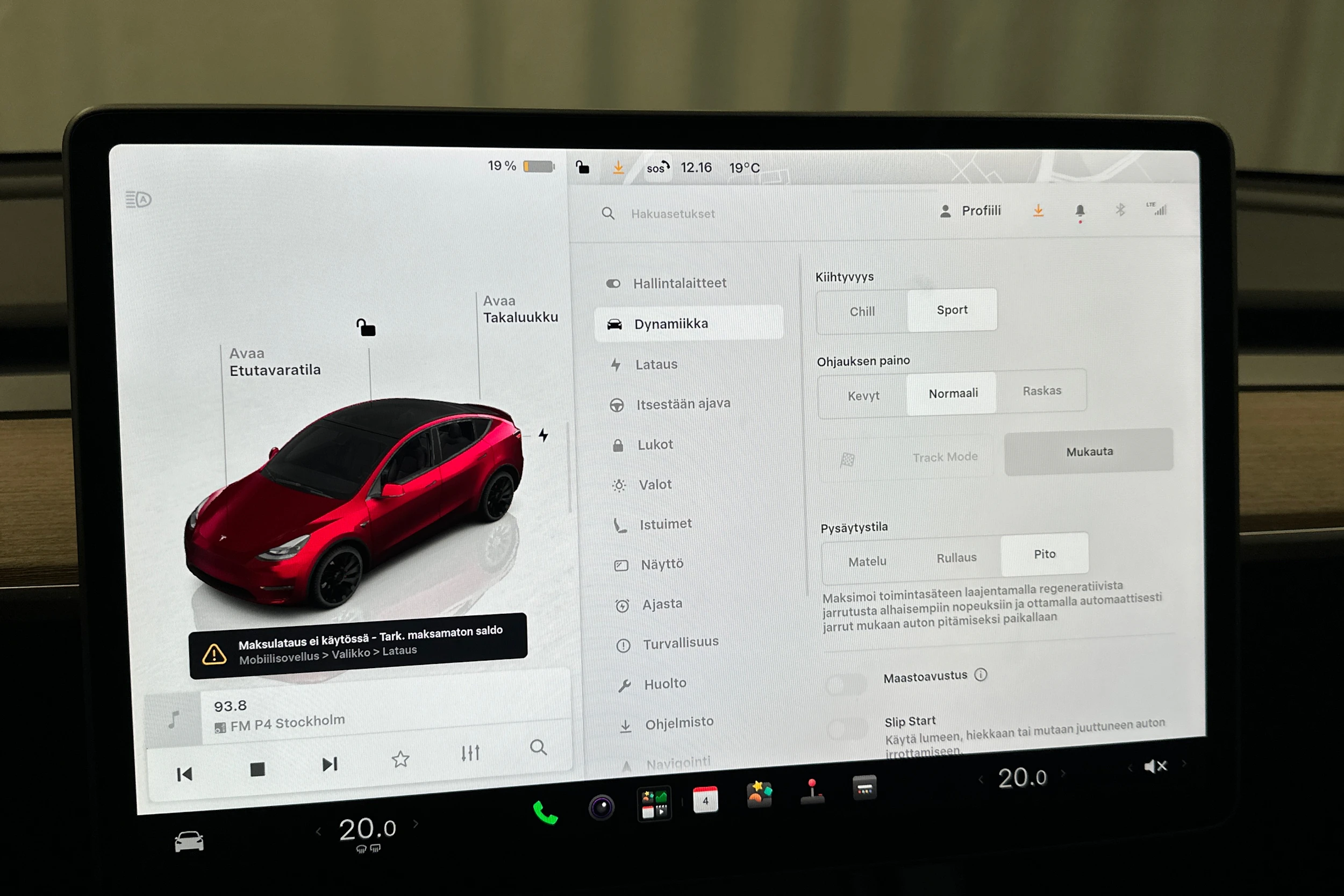 punainen Tesla Model Y 2023 kuva 21.
