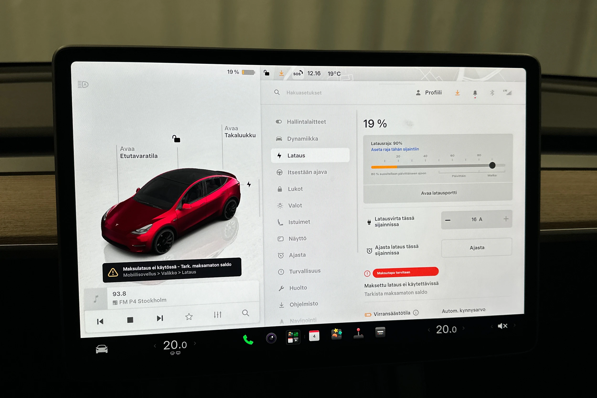punainen Tesla Model Y 2023 kuva 22.