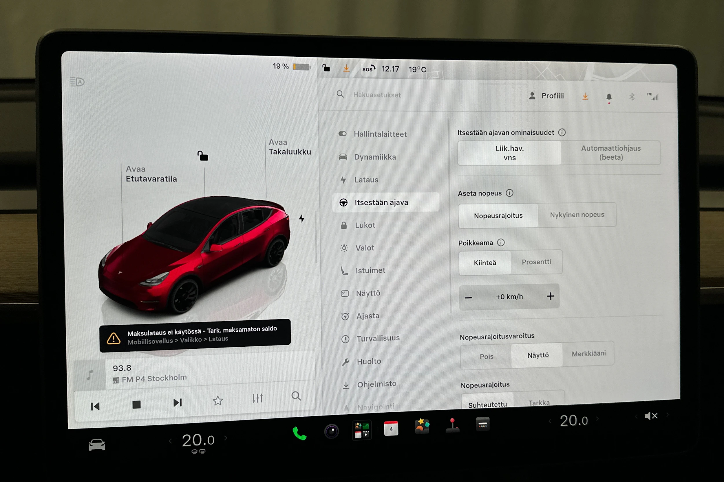 punainen Tesla Model Y 2023 kuva 23.