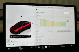 punainen Tesla Model Y 2023 kuva 29.