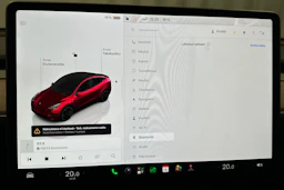punainen Tesla Model Y 2023 kuva 30.