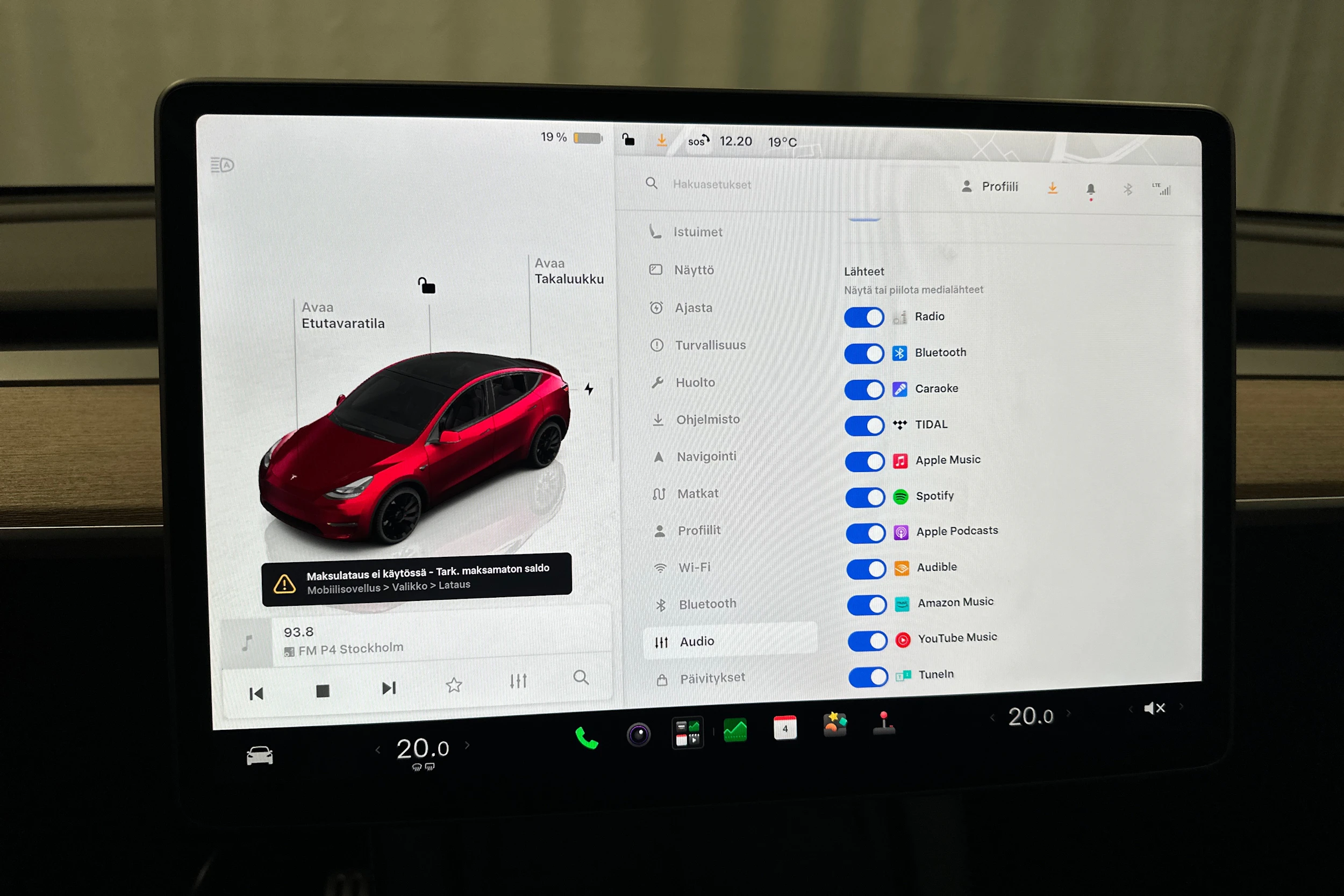 punainen Tesla Model Y 2023 kuva 31.