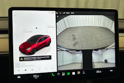 punainen Tesla Model Y 2023 kuva 32.