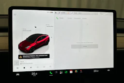 punainen Tesla Model Y 2023 kuva 33.
