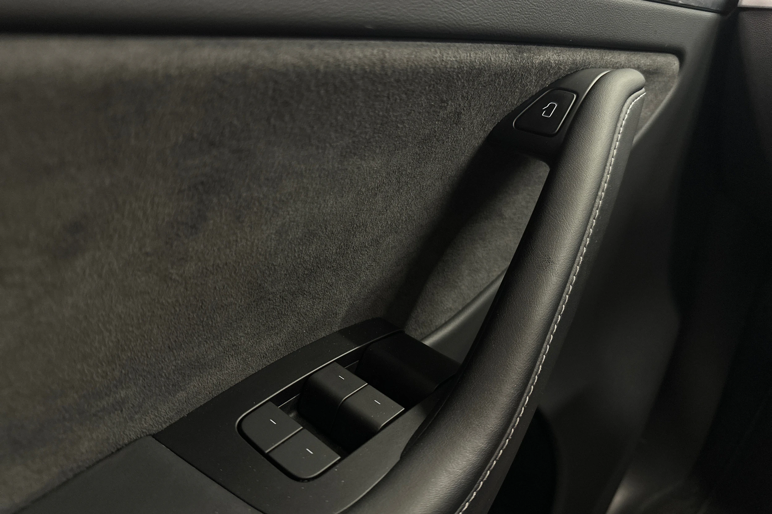 punainen Tesla Model Y 2023 kuva 35.