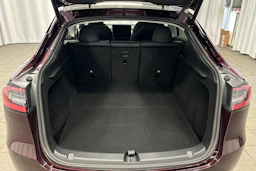 punainen Tesla Model Y 2023 kuva 37.