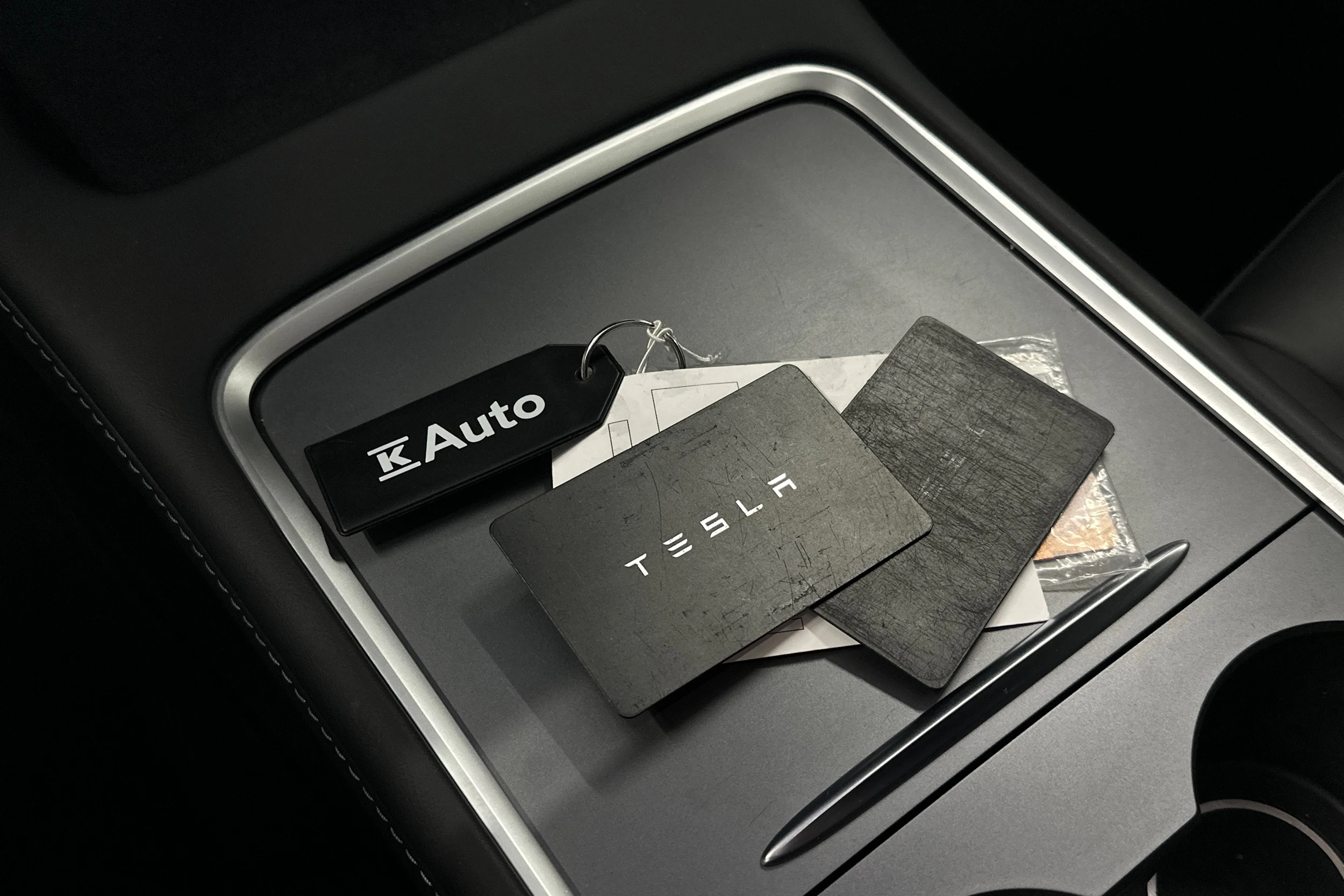 punainen Tesla Model Y 2023 kuva 40.