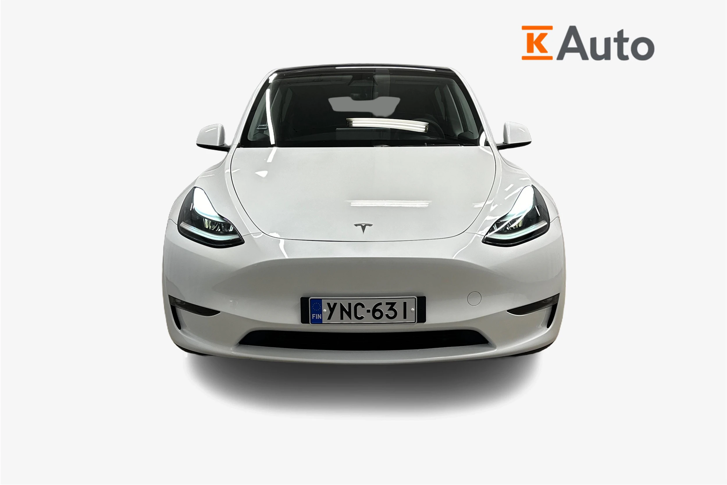 valkoinen Tesla Model Y 2023 kuva 5.