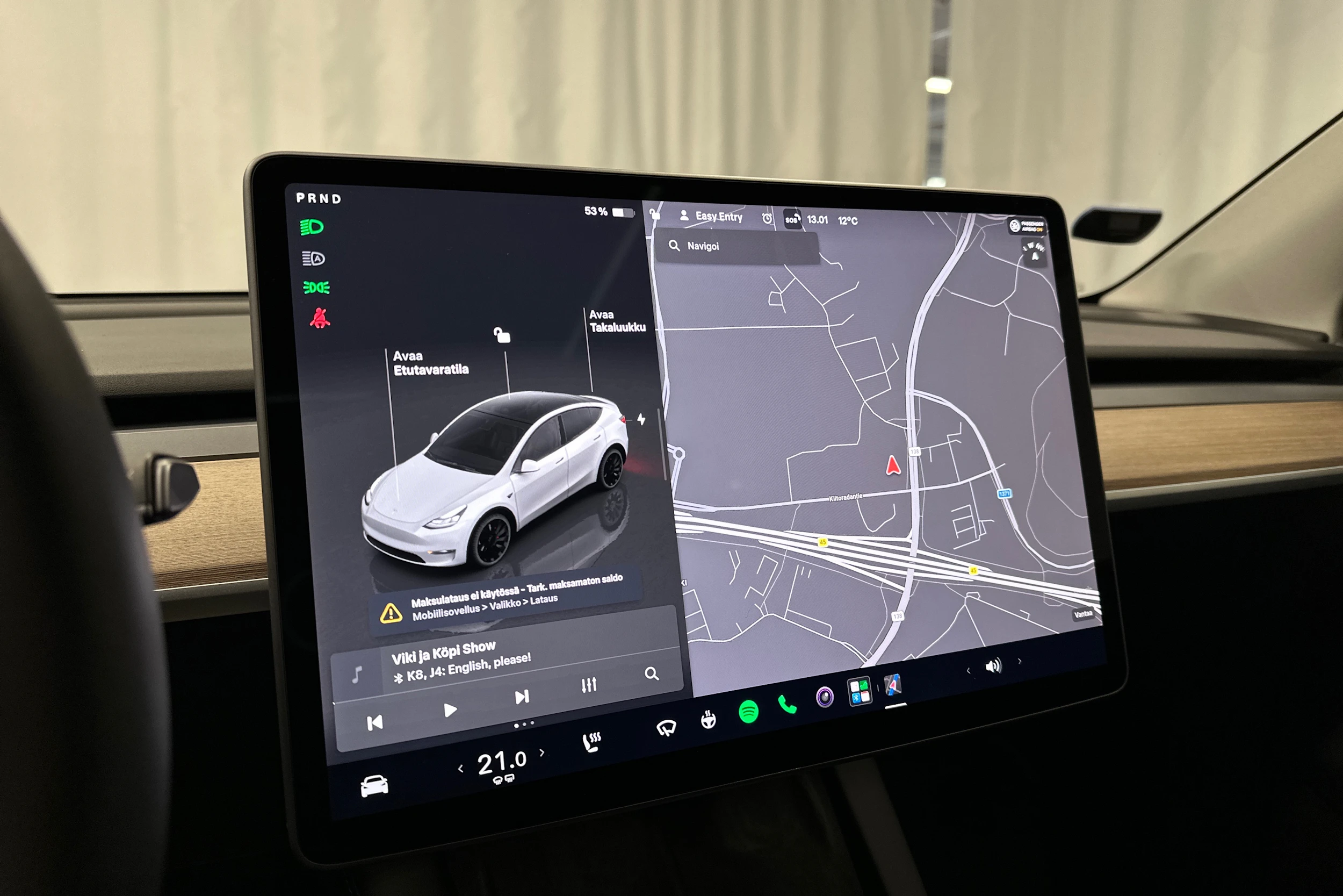 valkoinen Tesla Model Y 2023 kuva 18.