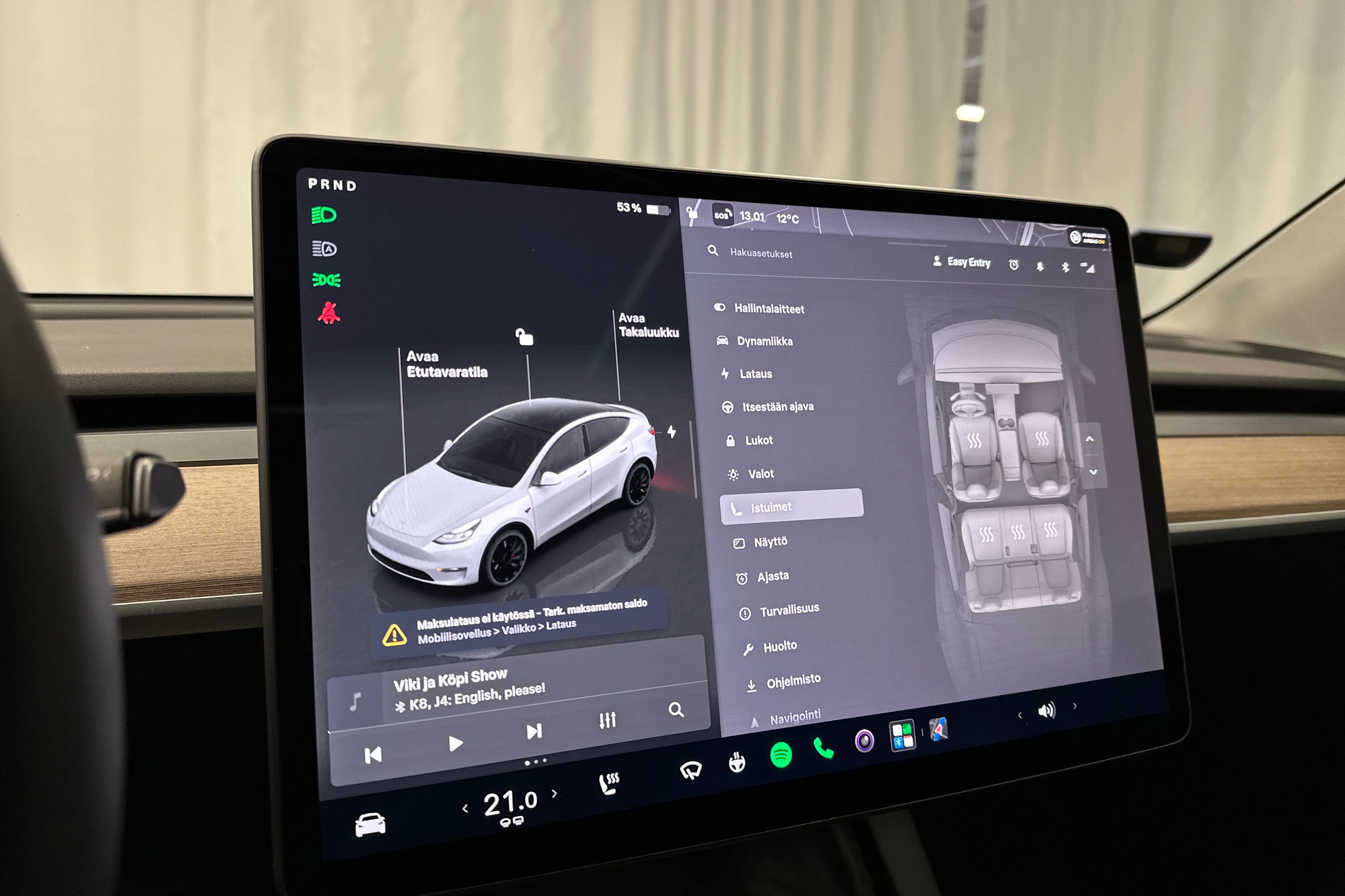 valkoinen Tesla Model Y 2023 kuva 19.