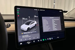 valkoinen Tesla Model Y 2023 kuva 20.