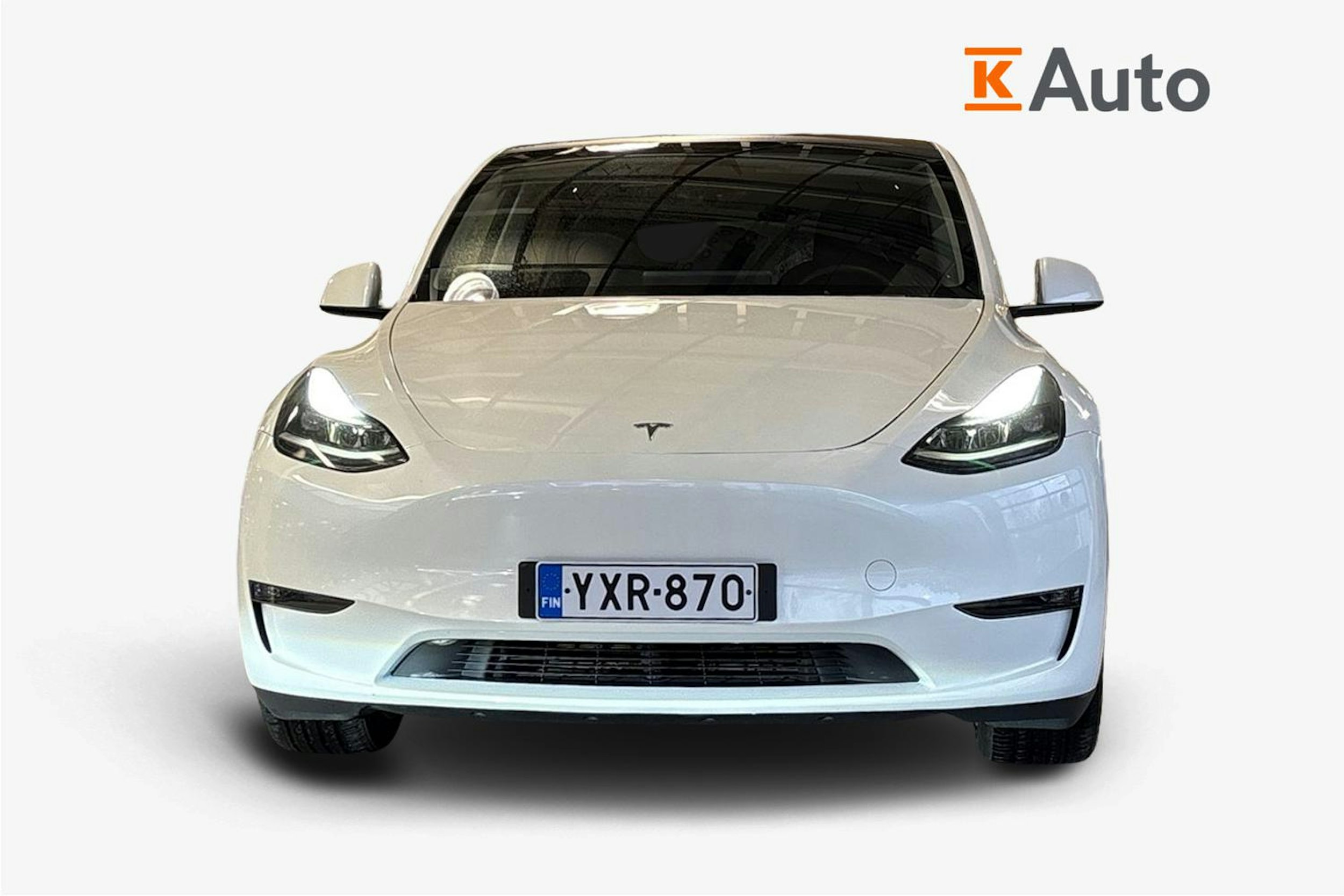valkoinen Tesla Model Y 2023 kuva 5.