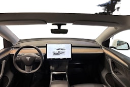 valkoinen Tesla Model Y 2023 kuva 9.