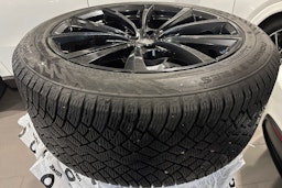 valkoinen Tesla Model Y 2023 kuva 16.