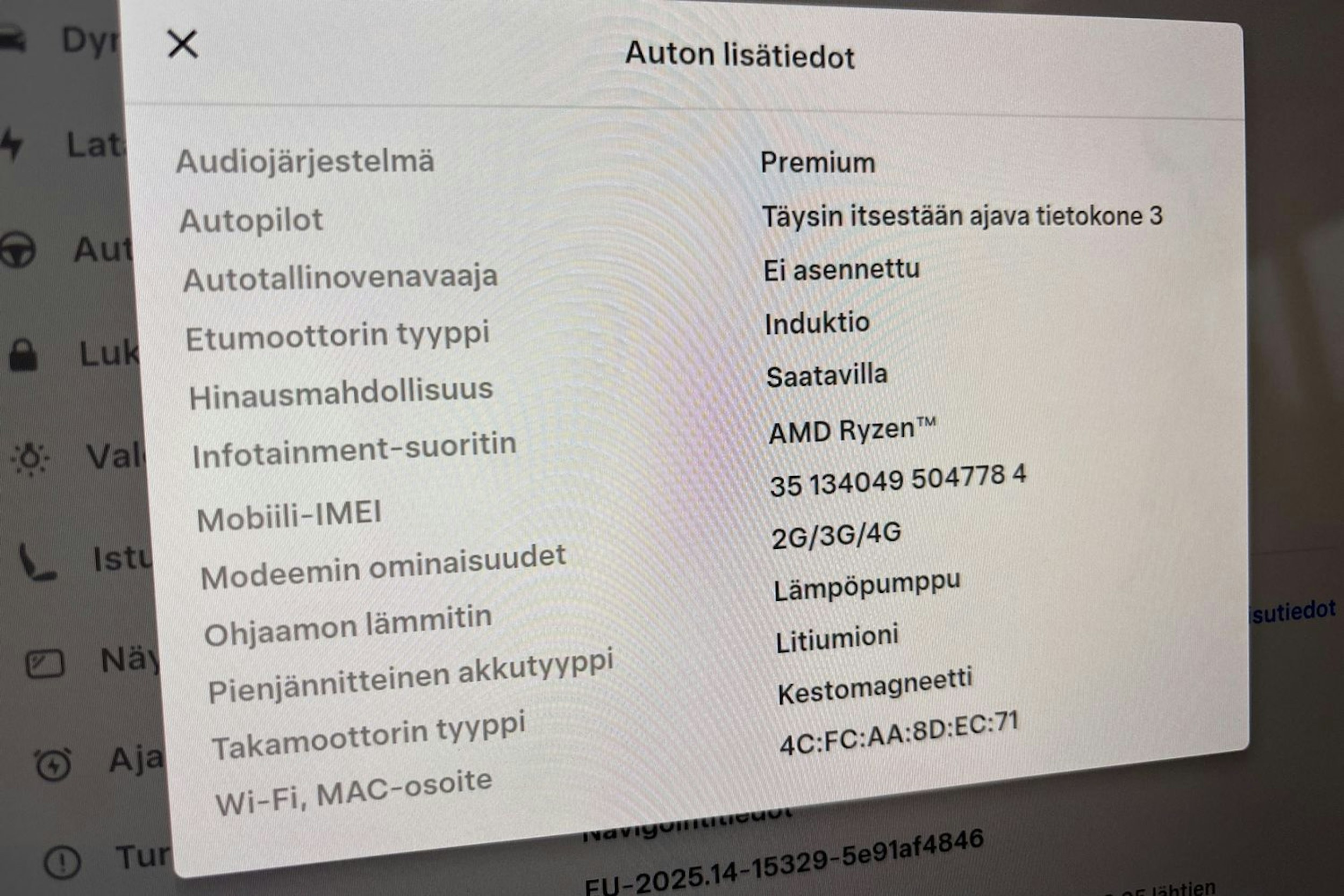valkoinen Tesla Model Y 2023 kuva 26.