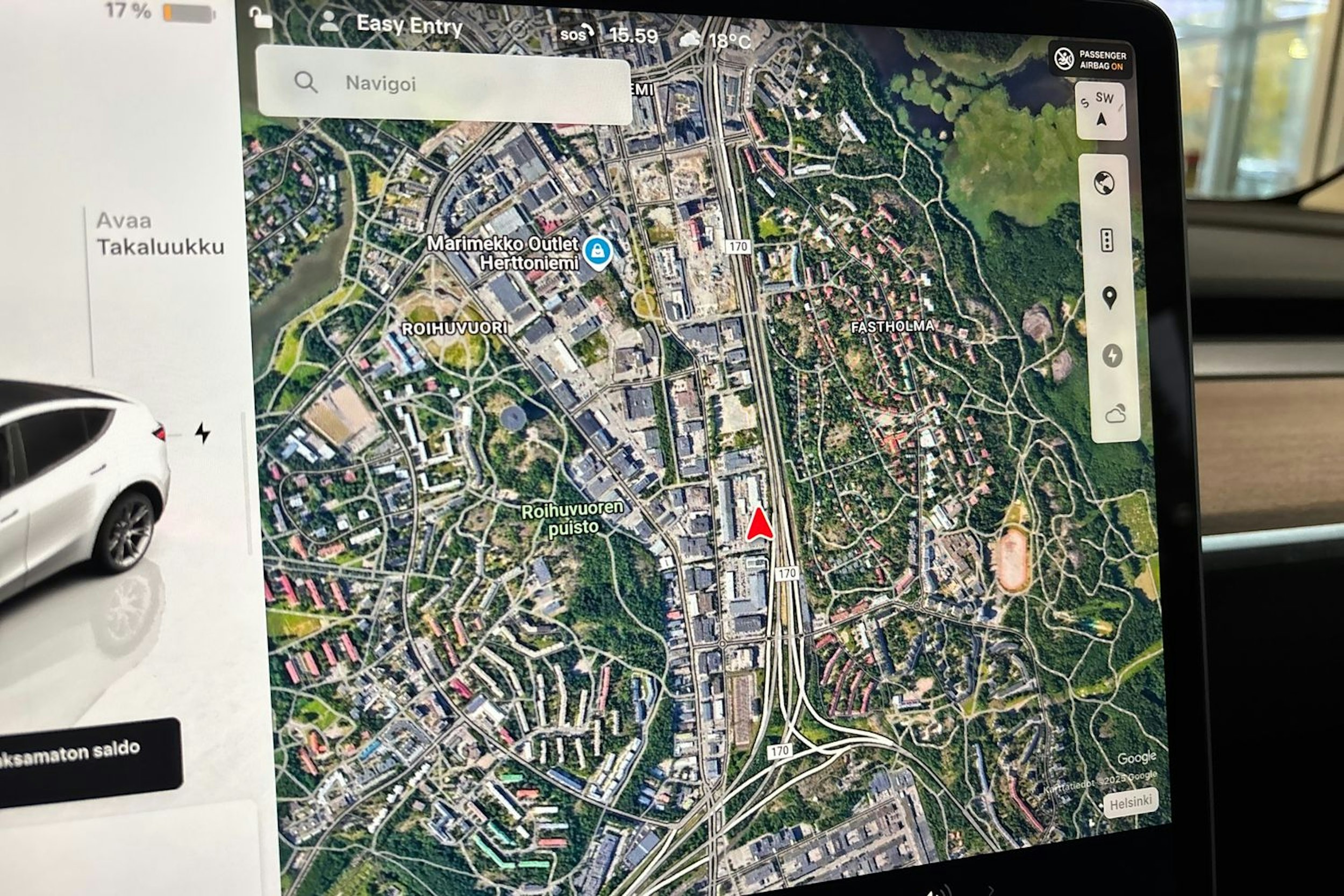 valkoinen Tesla Model Y 2023 kuva 27.