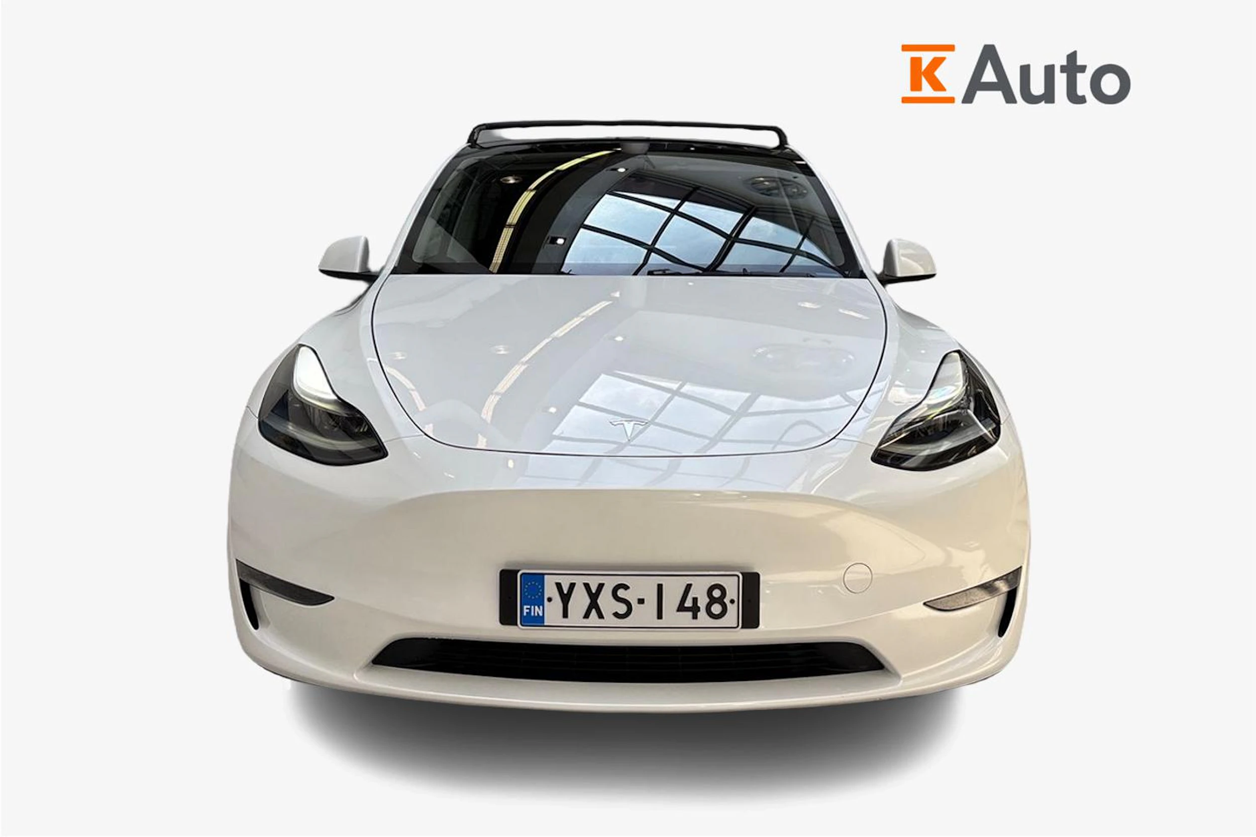 valkoinen Tesla Model Y 2023 kuva 4.