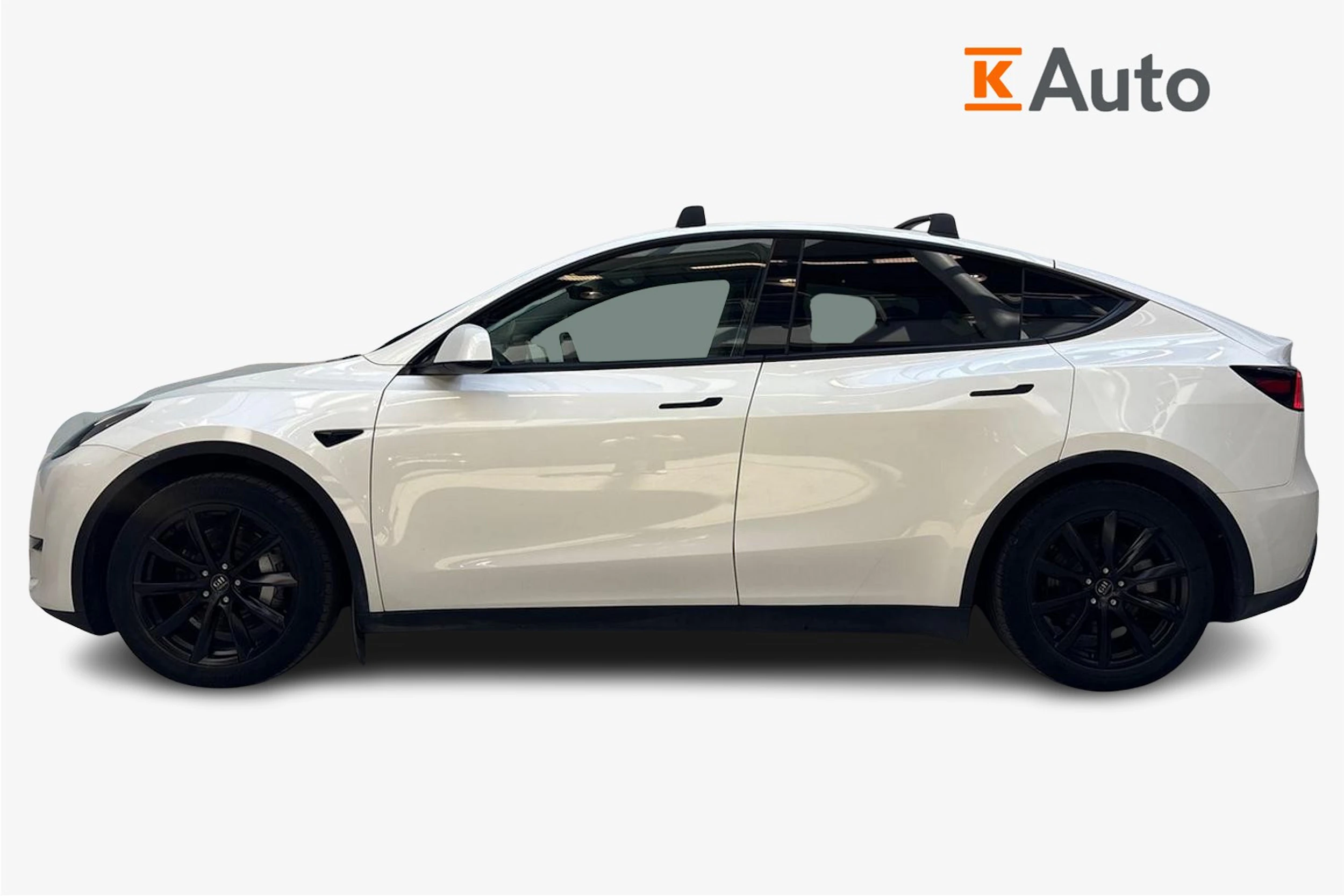 valkoinen Tesla Model Y 2023 kuva 5.