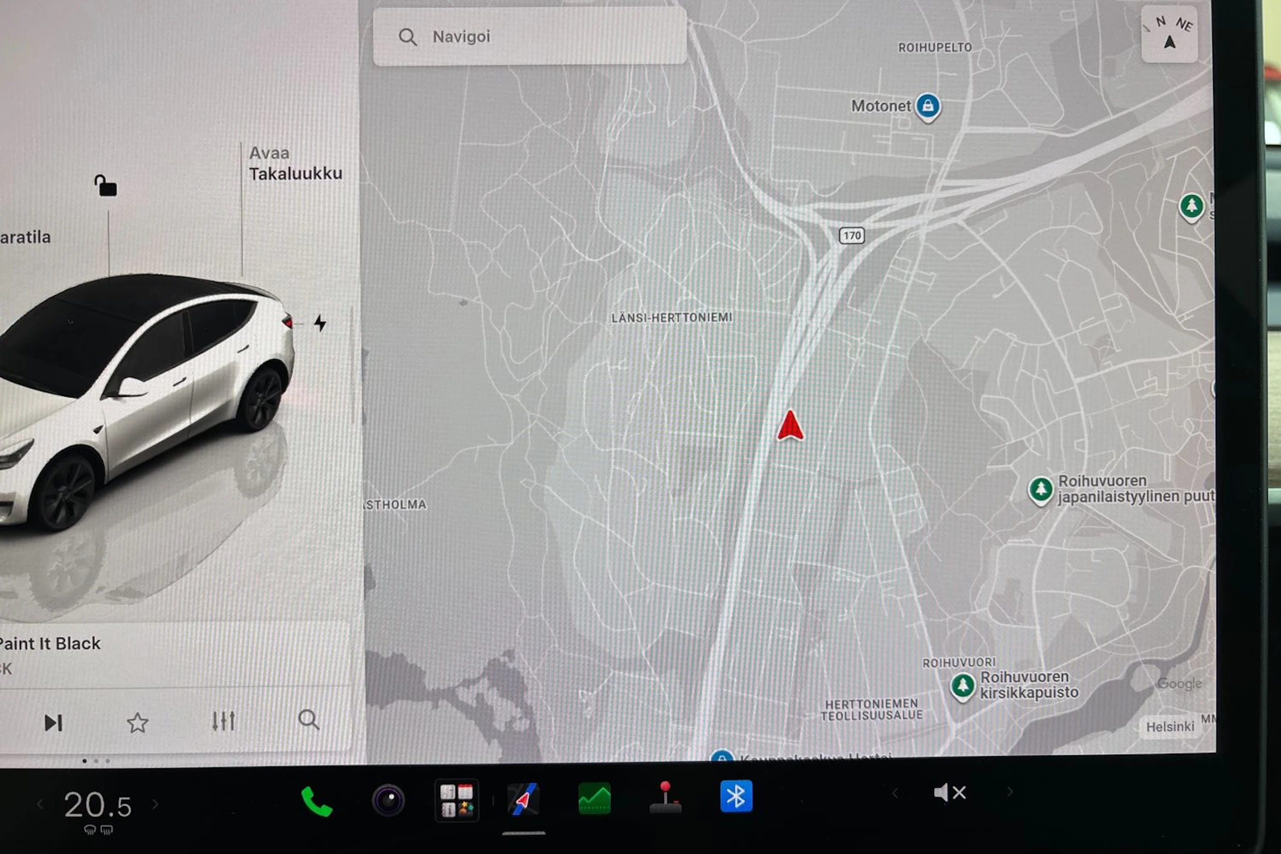 valkoinen Tesla Model Y 2023 kuva 24.
