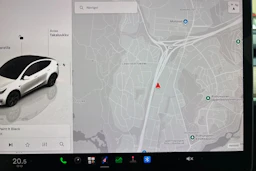 valkoinen Tesla Model Y 2023 kuva 24.