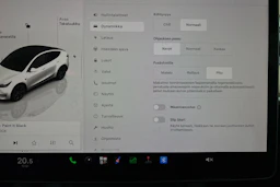 valkoinen Tesla Model Y 2023 kuva 25.