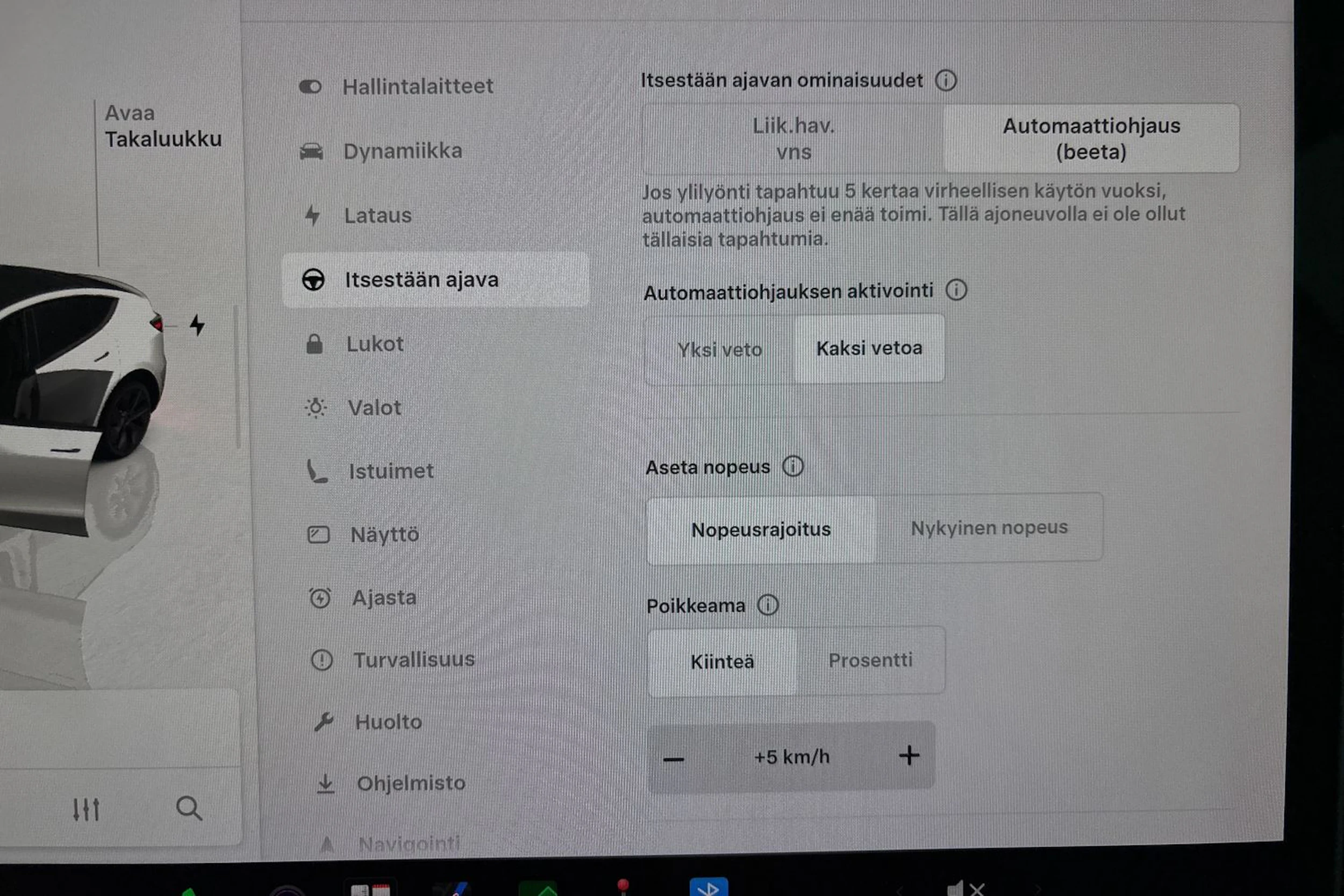 valkoinen Tesla Model Y 2023 kuva 27.