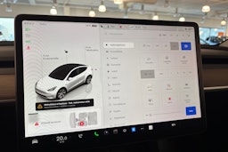 valkoinen Tesla Model Y 2023 kuva 14.