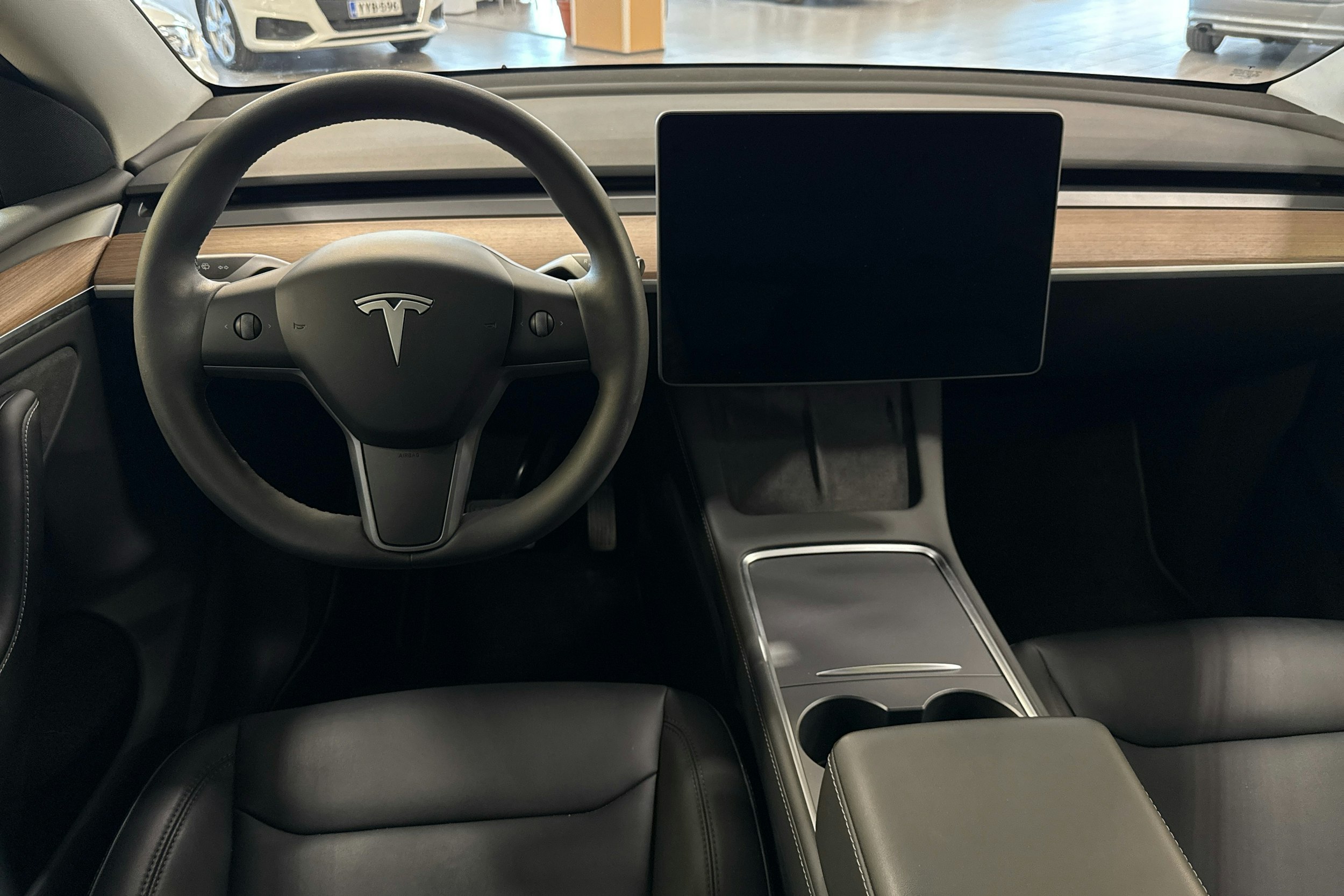 harmaa Tesla Model Y 2023 kuva 7.