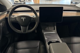 harmaa Tesla Model Y 2023 kuva 7.
