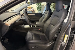 harmaa Tesla Model Y 2023 kuva 8.