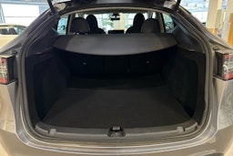 harmaa Tesla Model Y 2023 kuva 12.