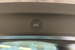 harmaa Tesla Model Y 2023 kuva 14.