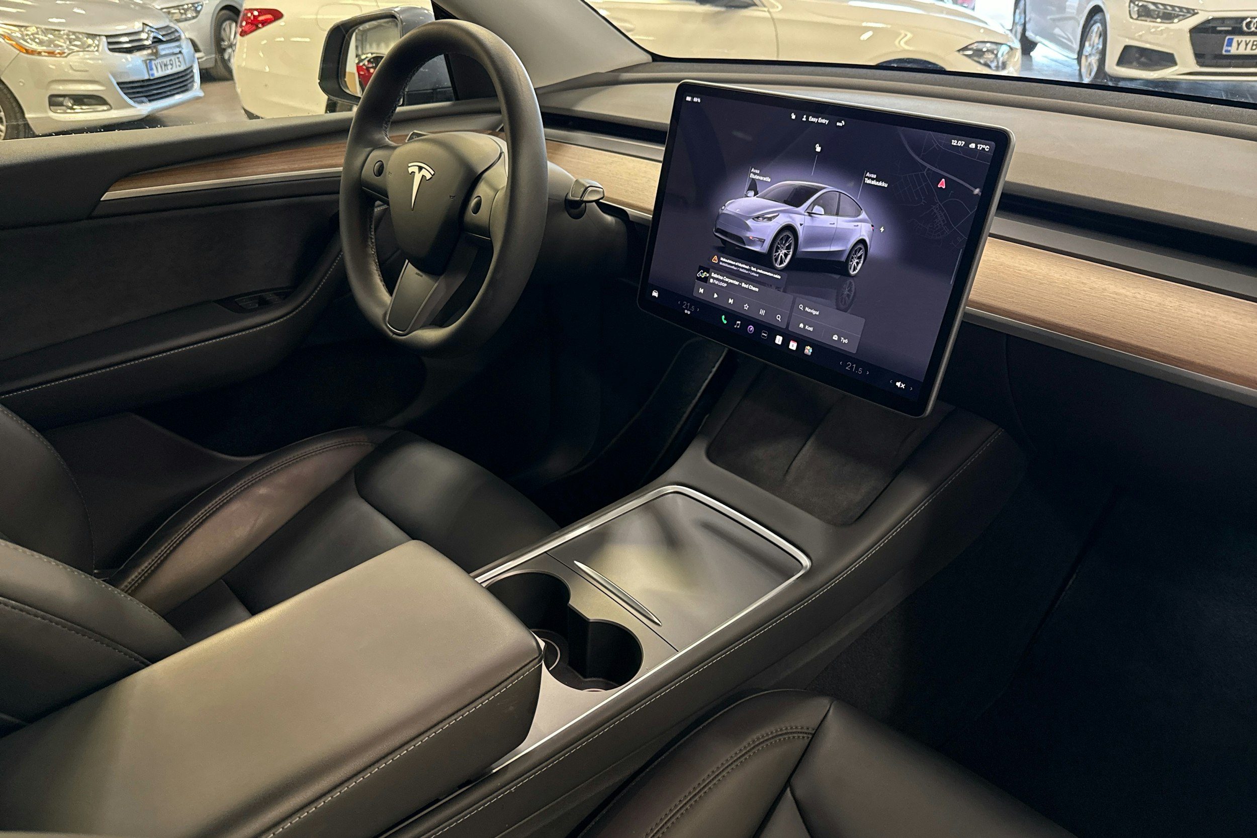 harmaa Tesla Model Y 2023 kuva 16.