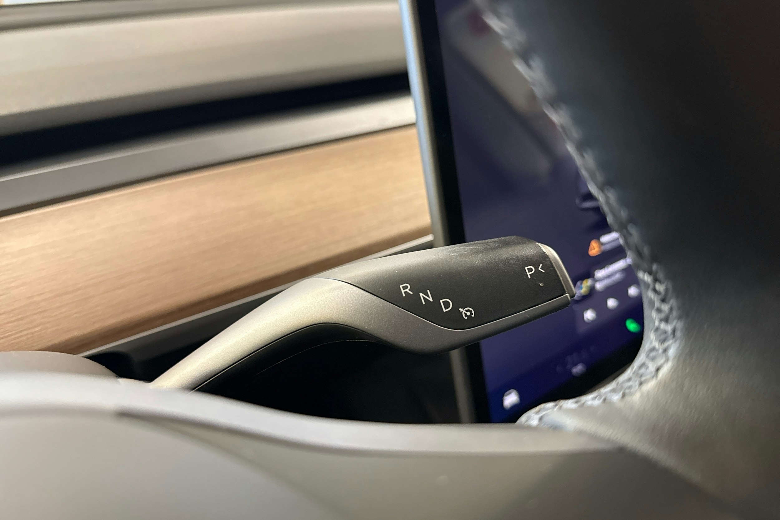harmaa Tesla Model Y 2023 kuva 20.