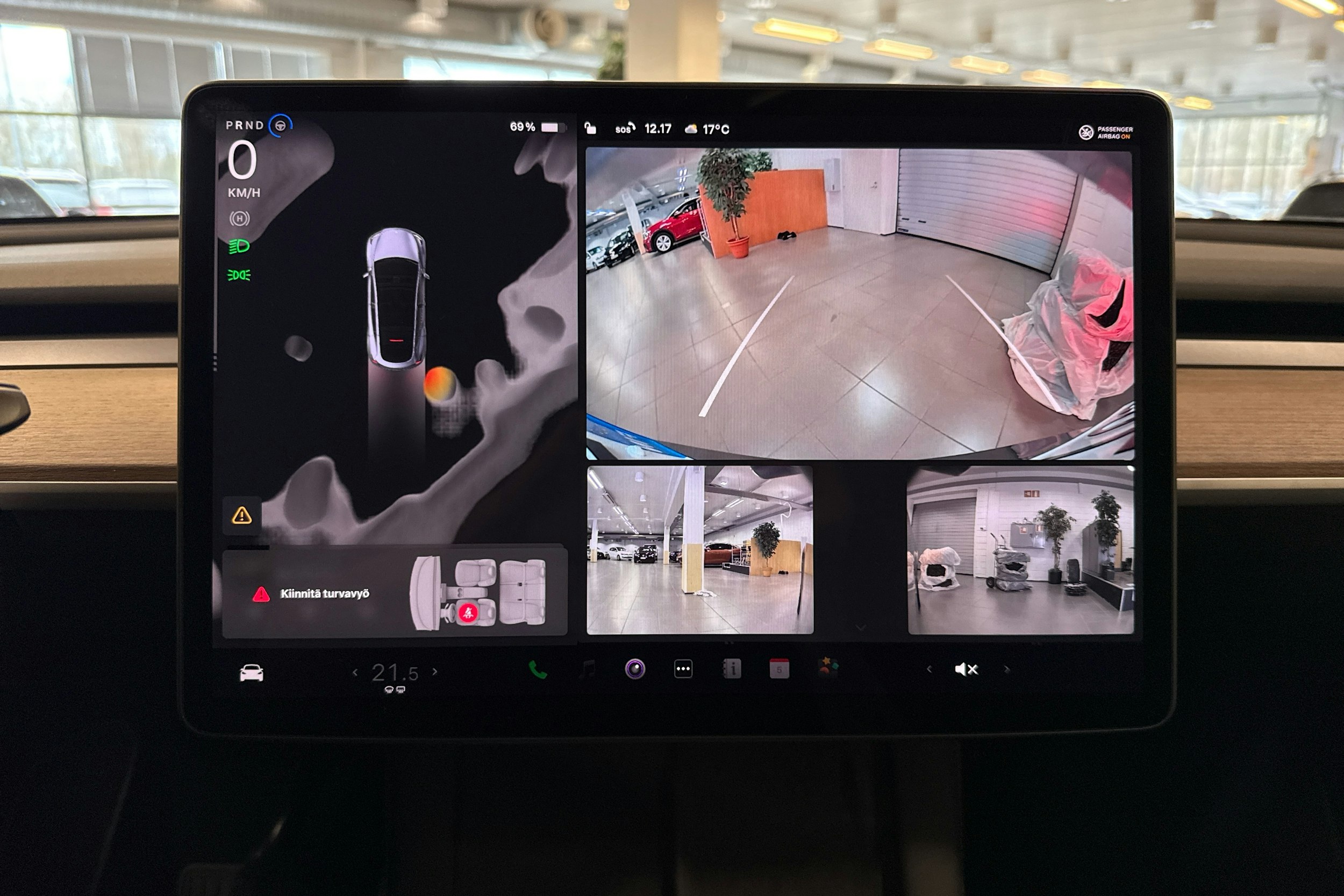 harmaa Tesla Model Y 2023 kuva 22.