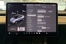 harmaa Tesla Model Y 2023 kuva 24.