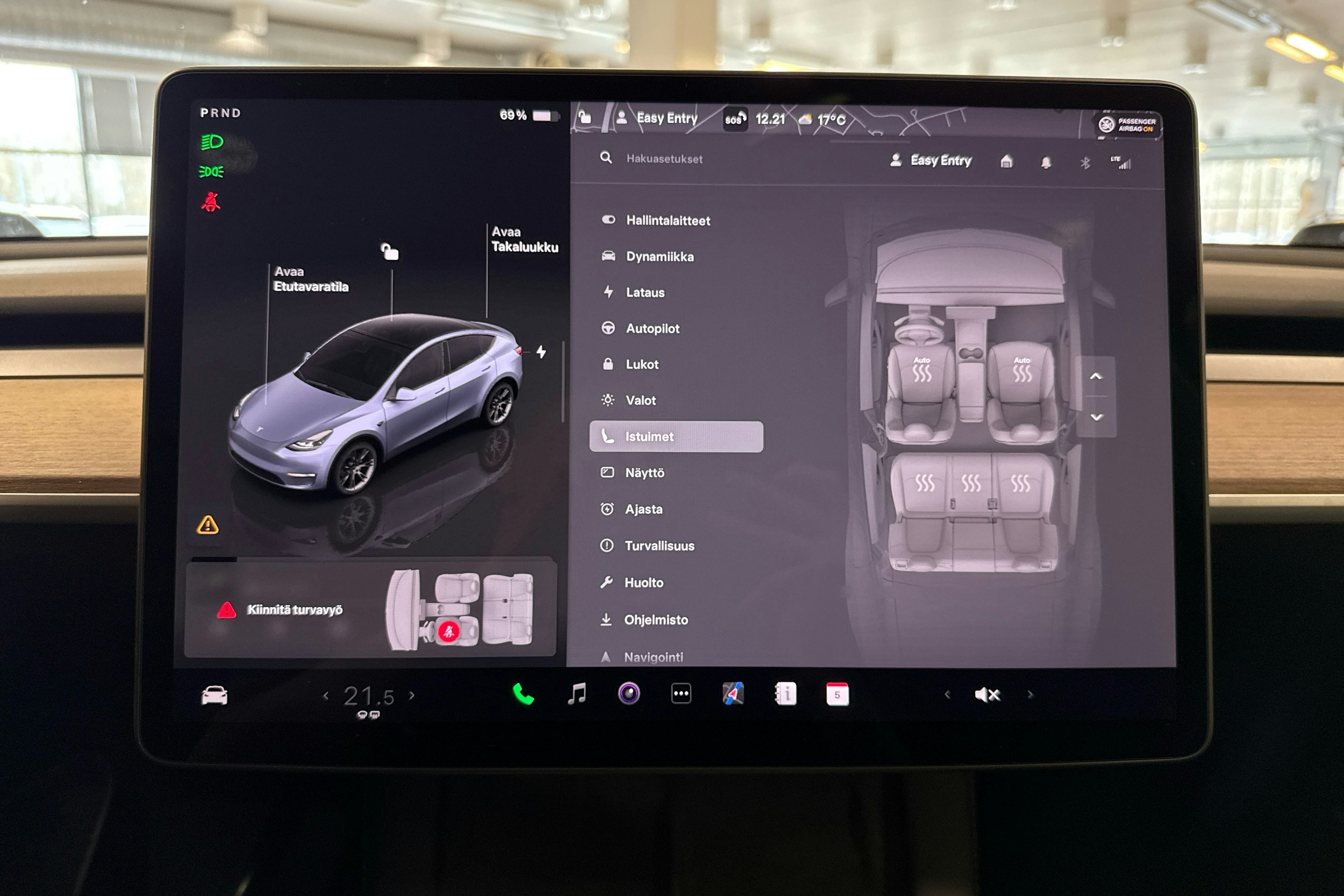 harmaa Tesla Model Y 2023 kuva 26.
