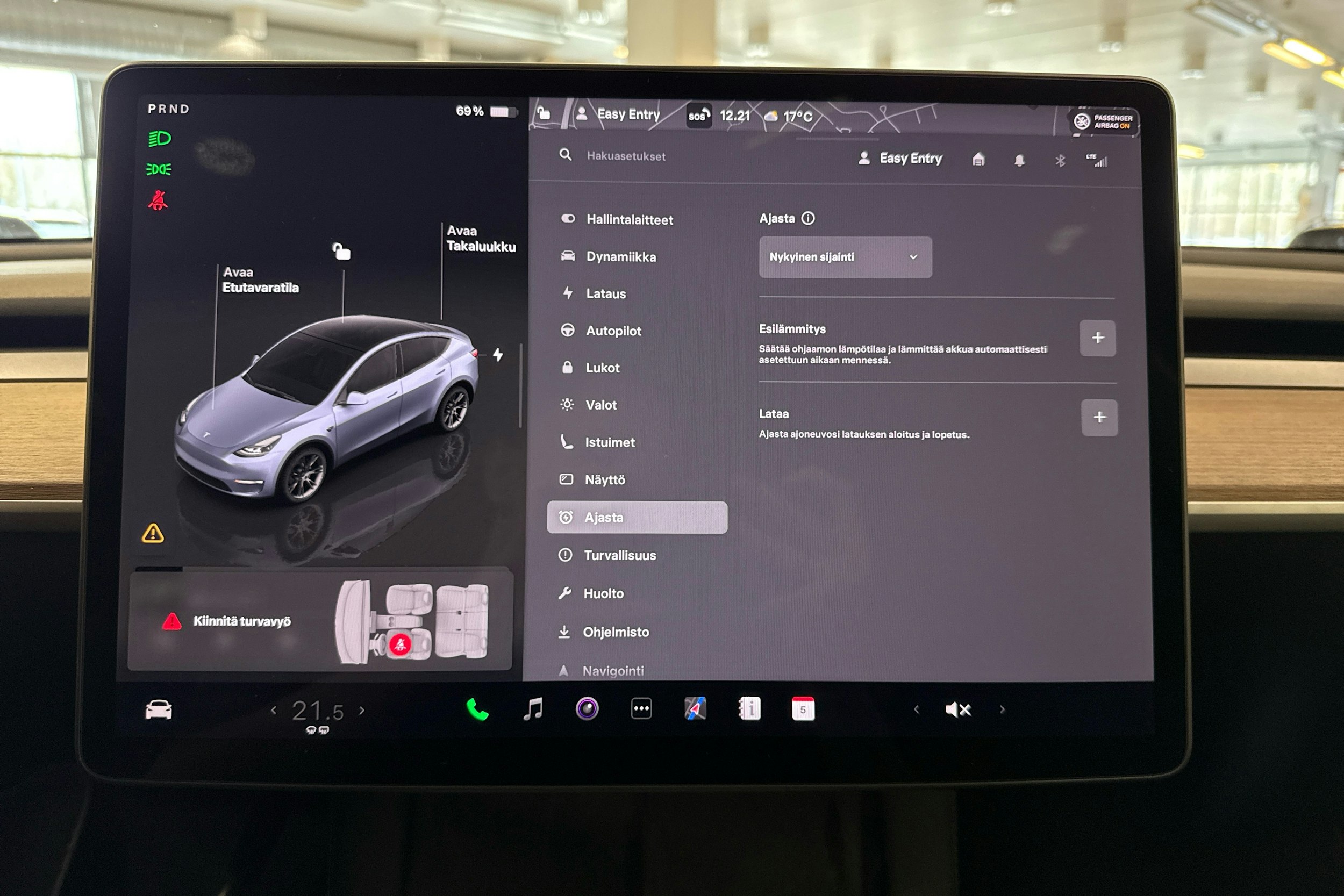 harmaa Tesla Model Y 2023 kuva 27.