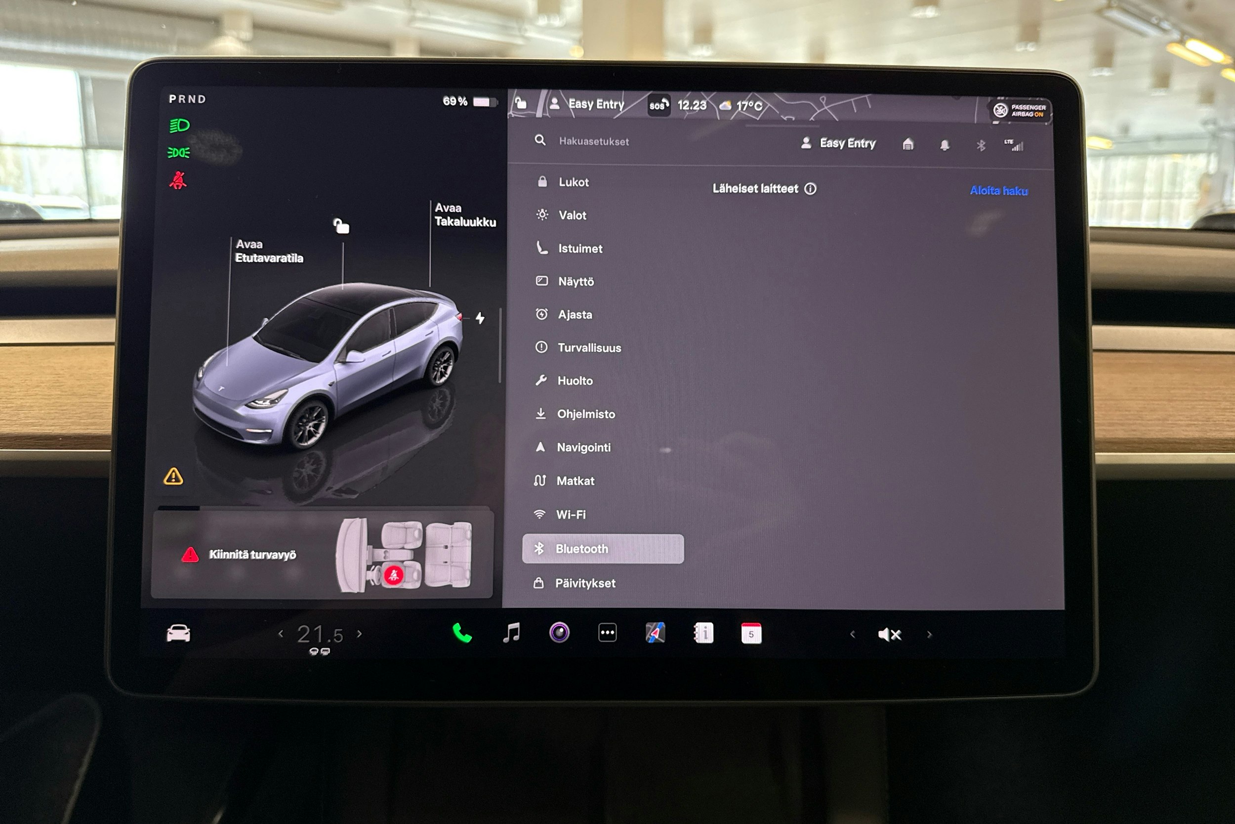 harmaa Tesla Model Y 2023 kuva 28.