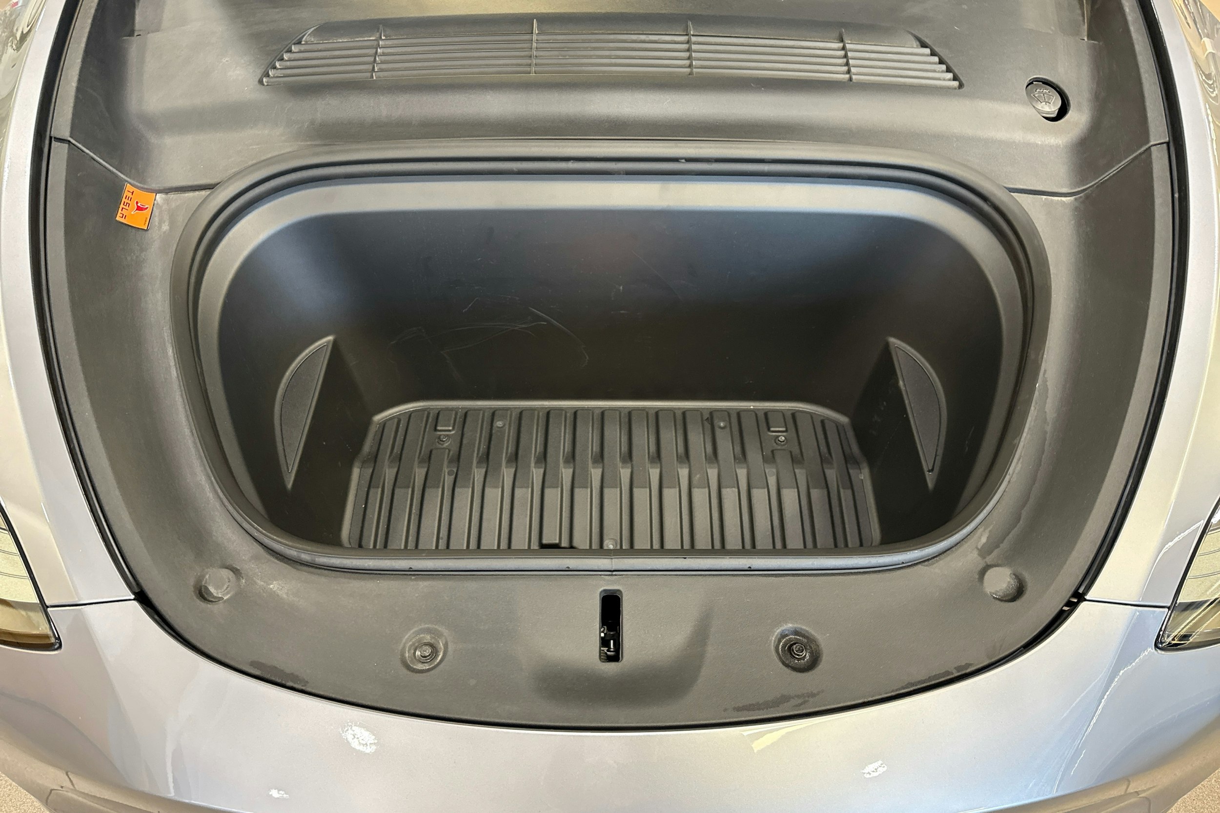 harmaa Tesla Model Y 2023 kuva 31.