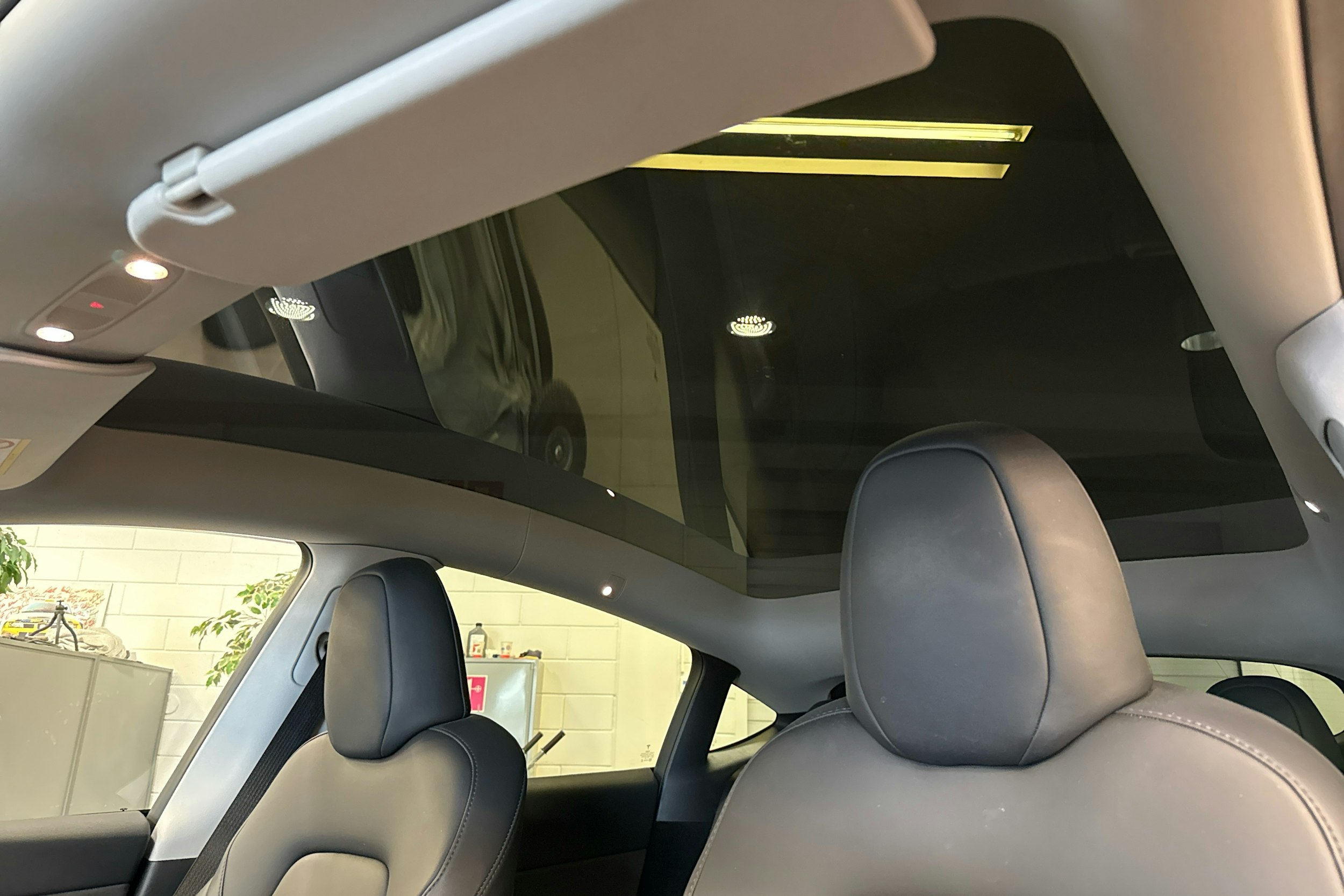 harmaa Tesla Model Y 2023 kuva 32.