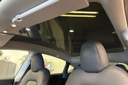 harmaa Tesla Model Y 2023 kuva 32.