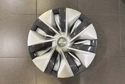 harmaa Tesla Model Y 2023 kuva 34.